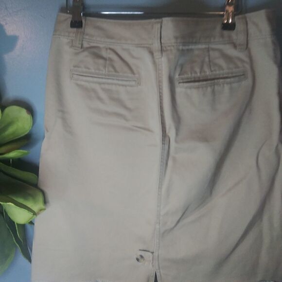 Old navy khaki skirt with raw hem - Picture 2 of 6